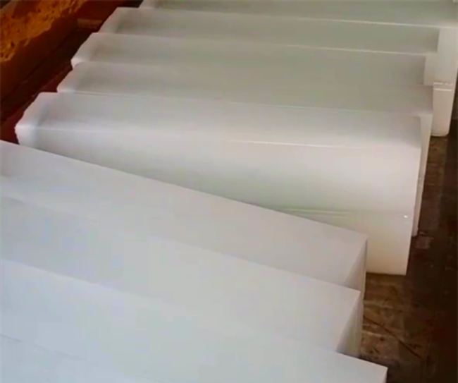 工業(yè)降溫新選擇:高效冰塊助力生產(chǎn)環(huán)境清涼一夏